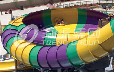 อุปกรณ์สนามเด็กเล่นน้ำไฟเบอร์กลาสน้ำสไลด์ / สไลด์ซูเปอร์โบว์ลน้ำประปาสำหรับสวนสนุก