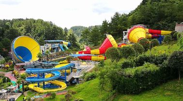 Aqua Park Equipment, ไฟเบอร์กลาสที่มีสีสัน Water Slide สำหรับ Giant Aqua Park / สวนน้ำที่กำหนดเองสไลด์