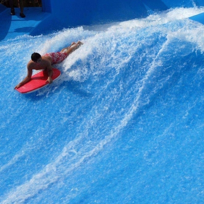 Aqua เล่นขี่ FlowRider น้ำสไลด์สเก็ตบอร์ดท่องกีฬา / ไฟเบอร์กลาสน้ำ