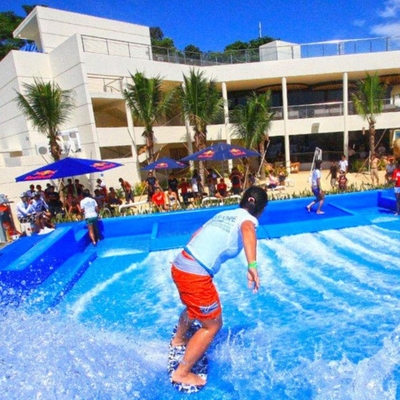 เครื่องคู่ / เดี่ยว FlowRider ขี่น้ำทะเลสีฟ้าสีท่องจำลองด้วยไฟเบอร์กลาสวัสดุ