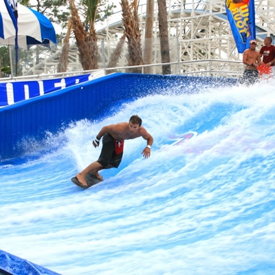 แหล่งน้ำ FlowRider น้ำขี่ม้าท่องเทียมสำหรับสองเซิร์ฟเฟอร์