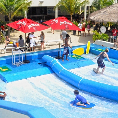 แหล่งน้ำ FlowRider น้ำขี่ม้าท่องเทียมสำหรับสองเซิร์ฟเฟอร์