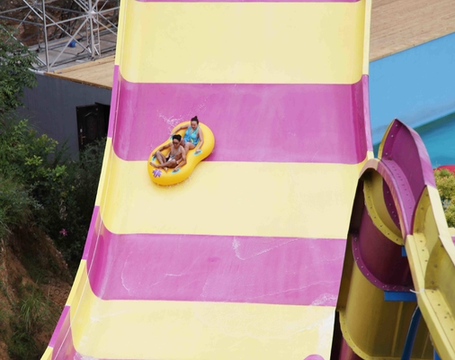 ภาพนิ่งน้ำ, สวนสนุกบูมเมอแรงภาพนิ่งน้ำสำหรับ 2 ท่านที่ Gaint Aqua Park