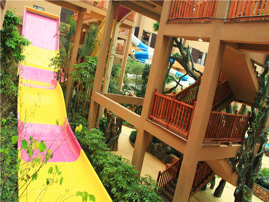 ภาพนิ่งน้ำ, สวนสนุกบูมเมอแรงภาพนิ่งน้ำสำหรับ 2 ท่านที่ Gaint Aqua Park