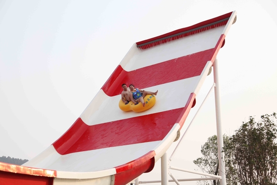ยักษ์ Aqua Park อุปกรณ์สระว่ายน้ำที่น่าตื่นเต้น Swwiming ไฟเบอร์กลาส Waterslides สำหรับเด็ก