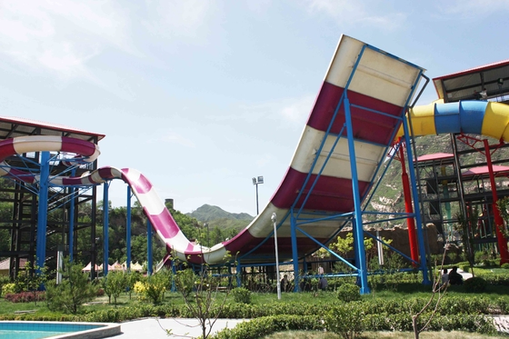 อุปกรณ์สระว่ายน้ำยักษ์ที่น่าตื่นเต้นสระว่ายน้ำสำหรับเด็กผู้ใหญ่ Waterslides