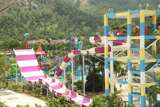 อุปกรณ์สระว่ายน้ำขนาดยักษ์ที่น่าตื่นเต้นสำหรับสระว่ายน้ำแบบ Waterslides Water Park