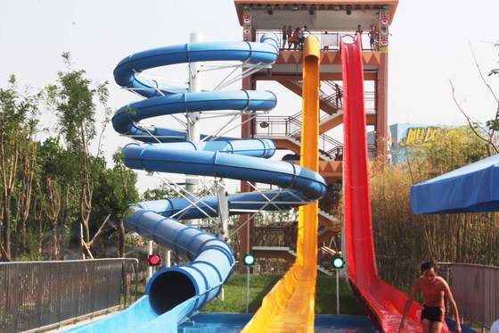 ที่มีสีสัน Aqua Park อุปกรณ์ภาพนิ่งน้ำที่กำหนดเองด้วยสังกะสีกรอบเหล็กคาร์บอน