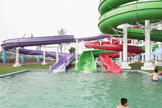 ที่มีสีสัน Aqua Park อุปกรณ์ครอบครัวสไลด์ล่องแก่งน้ำสวนน้ำขนาดใหญ่