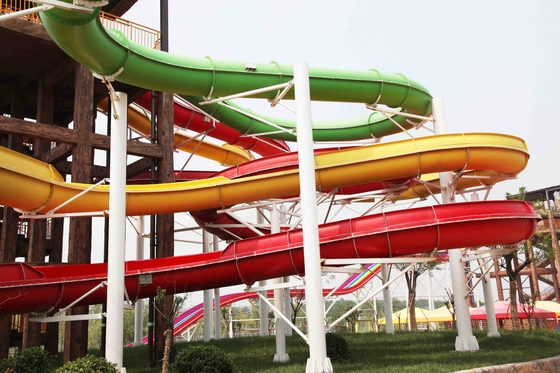 ที่มีสีสัน Aqua Park อุปกรณ์ครอบครัวสไลด์ล่องแก่งน้ำสวนน้ำขนาดใหญ่