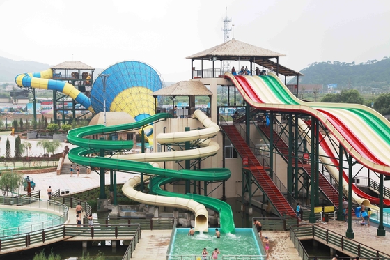 ที่มีสีสัน Aqua Park อุปกรณ์ครอบครัวสไลด์ล่องแก่งน้ำสวนน้ำขนาดใหญ่