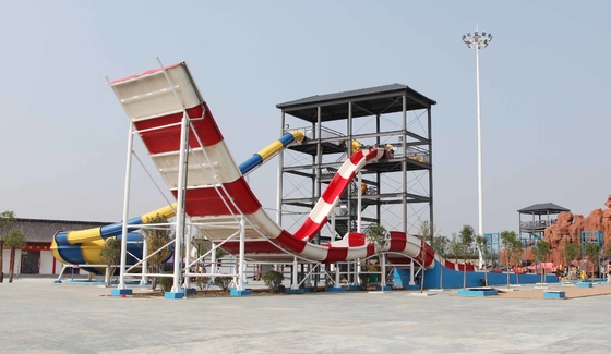 ขนาดใหญ่ Aqua Park อุปกรณ์ที่น่าตื่นเต้นสระว่ายน้ำ Waterslides แอช / DSM เรซิ่น