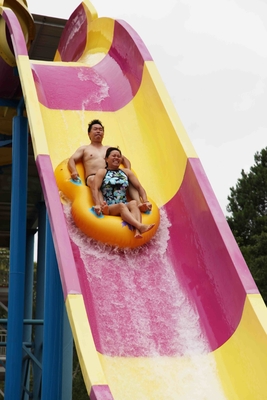 อุปกรณ์สระว่ายน้ำขนาดยักษ์ที่น่าตื่นเต้นสำหรับสระว่ายน้ำแบบ Waterslides Water Park