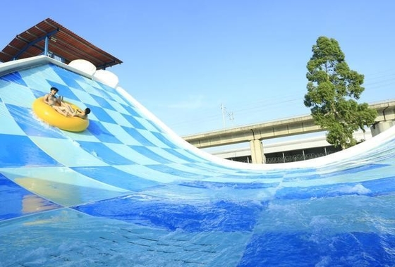 Swing Wave Slide ภาพนิ่งน้ำไฟเบอร์กลาสสวนสนุกอุปกรณ์ความสูง 11 เมตรสำหรับ Aqua Park