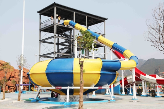 รีสอร์ท Aqua Park อุปกรณ์ไฟเบอร์กลาสขนาดยักษ์สไลด์ / สไลด์อวกาศขันน้ำ