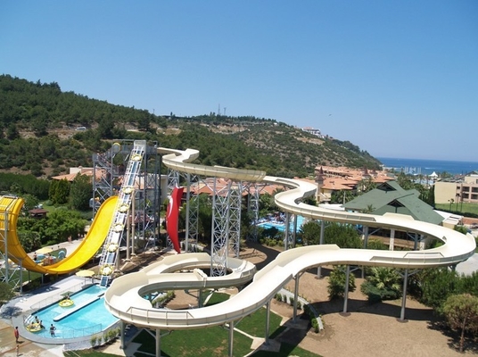 เหนือพื้นดินสไลด์น้ำสระว่ายน้ำสำหรับครอบครัวสนุกน้ำ interacetive ใน Aqua Park