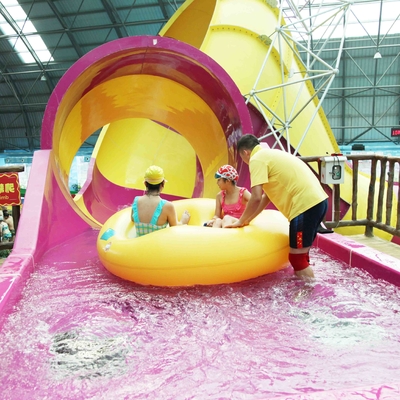 สไลด์ร่มไฟเบอร์กลาส Aqua Park อุปกรณ์ 2 ท่านน้ำน้ำโลก