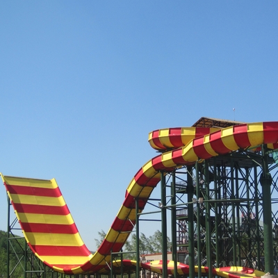 ไฟเบอร์กลาส Aqua Park อุปกรณ์สไลด์ยักษ์บูมเมอแรงน้ำสวนน้ำ