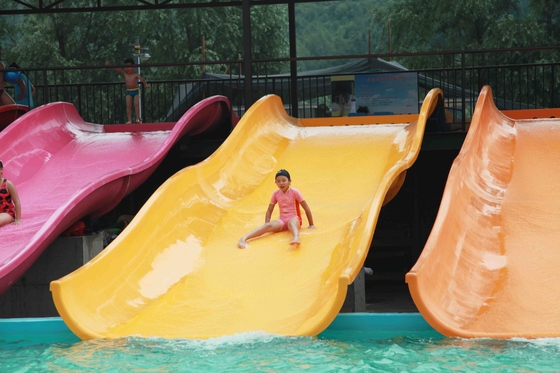 ที่กำหนดเอง 3 Riders เด็กภาพนิ่งน้ำ Aqua Park อุปกรณ์ชมพู / ส้ม / สีฟ้า