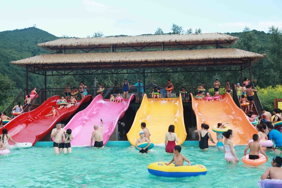 ที่กำหนดเอง 3 Riders เด็กภาพนิ่งน้ำ Aqua Park อุปกรณ์ชมพู / ส้ม / สีฟ้า