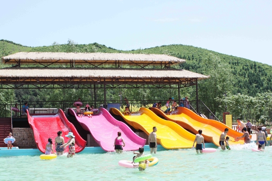 ที่กำหนดเอง 3 Riders เด็กภาพนิ่งน้ำ Aqua Park อุปกรณ์ชมพู / ส้ม / สีฟ้า