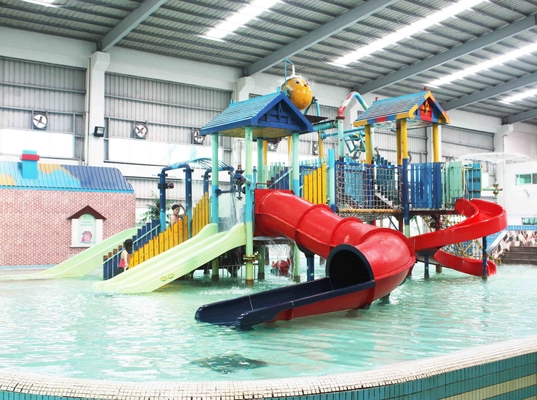วอเตอร์เฮ้าส์ Aqua Park เกมส์แพลตฟอร์ม 21 * 18 * 9M ด้วยสไลด์น้ำสนุกสำหรับครอบครัว