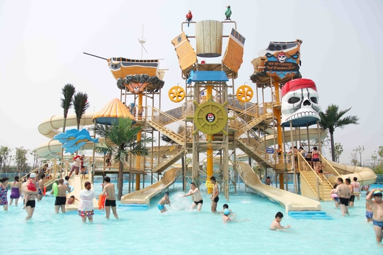 อุปกรณ์สนามเด็กเล่นไฟเบอร์กลาสน้ำที่กำหนดเองบ้านน้ำใหญ่สำหรับครอบครัวสนุก