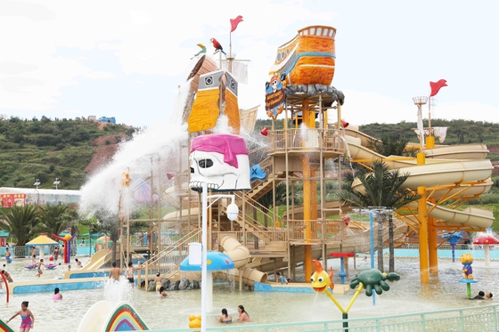 สวนน้ำอันตระการตาของครอบครัวในเรือนเพาะชำยักษ์ด้วย waterslide สไตล์ที่แตกต่างกัน / ภาพนิ่งน้ำจากไฟเบอร์กลาส