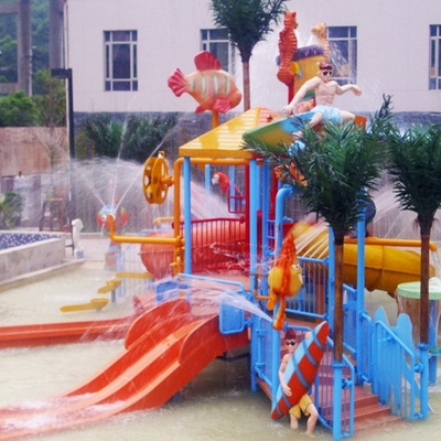 สนามเด็กเล่นของโรงแรมสำหรับเด็ก Waterparks ในร่มกับไฟเบอร์กลาสมินิสไลด์