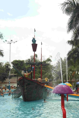 ที่กำหนดเอง Aqua Park อุปกรณ์ไฟเบอร์กลาสเรือโจรสลัด, ชุดสนามเด็กเล่นกลางแจ้ง