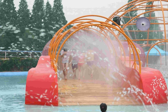 สวนสนุกกลางแจ้งปูเขาวงกตไฟเบอร์กลาสอุปกรณ์สวนน้ำขนาดใหญ่ Aqua เล่น