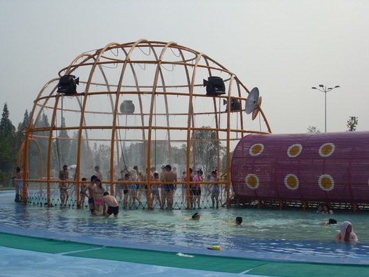 สวนสนุกกลางแจ้งปูเขาวงกตไฟเบอร์กลาสอุปกรณ์สวนน้ำขนาดใหญ่ Aqua เล่น