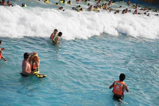 อุปกรณ์สระว่ายน้ำคลื่นน้ำ, เครื่อง Wave Waterpark เพื่อความสนุกในครอบครัว