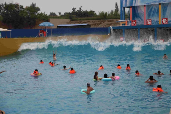 Family Water Park อุปกรณ์สระว่ายน้ำคลื่นไฟเบอร์กลาส Aqua Park Products Machine