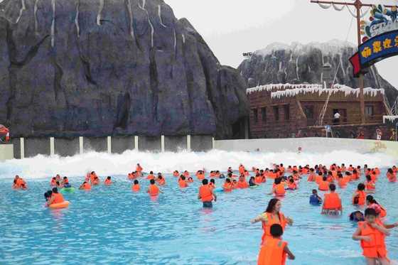 Family Water Park อุปกรณ์สระว่ายน้ำคลื่นไฟเบอร์กลาส Aqua Park Products Machine