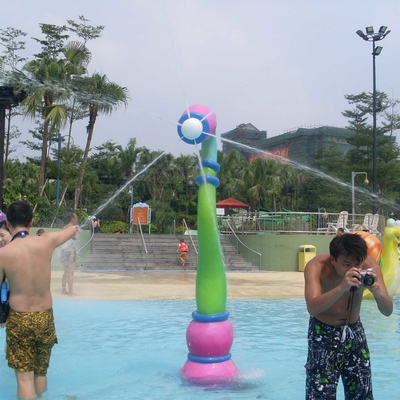 ขนาดที่กำหนดเองสเปรย์สวนน้ำไฟเบอร์กลาสอุปกรณ์อาบน้ำ 2,000 * H2500 สำหรับครอบครัวเกม