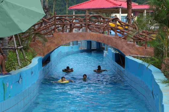 สวนน้ำกลางแจ้ง FRP สวนริมน้ำ Lazy River สวนสนุกสำหรับเด็ก / ผู้ใหญ่ในสวนสนุก