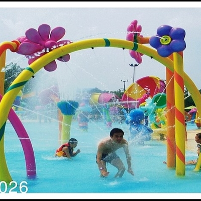 สเปรย์น้ำกลางแจ้งครอบครัวบันเทิงโค้งประตู Aqua Park อุปกรณ์สำหรับ 5-10 ท่าน
