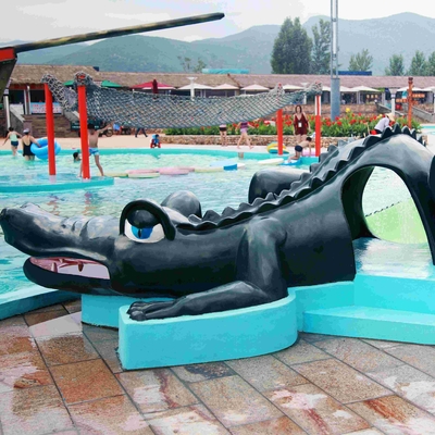 อุปกรณ์สวนน้ำไฟเบอร์กลาส Cartoon Crocodile Slide สำหรับเด็ก / สไลด์น้ำที่กำหนดเอง