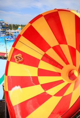 สไลเดอร์ไฟเบอร์กลาสน้ำวนขนาดใหญ่สำหรับสระว่ายน้ำ อุปกรณ์สวนน้ำ Vison Waterparks