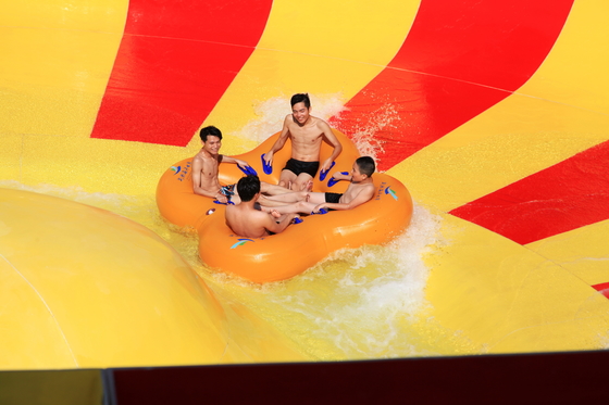 16m Platform Fun Aqua Park ไฟเบอร์กลาสภาพนิ่งน้ำภาพยักษ์ Space Slides น้ำ