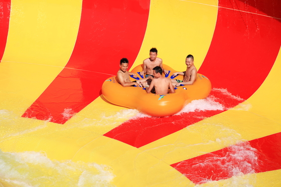 16m Platform Fun Aqua Park ไฟเบอร์กลาสภาพนิ่งน้ำภาพยักษ์ Space Slides น้ำ