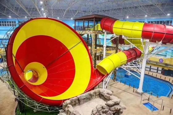 ไฟเบอร์กลาส Waterslide สำหรับกีฬาน้ำสำหรับผู้ใหญ่ Holiday Water Resort / กำหนดเอง
