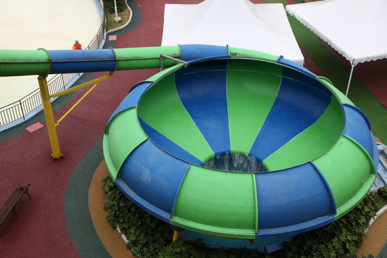 ติดตั้งง่ายไฟเบอร์กลาสภาพนิ่งสไลด์โชว์พื้นที่สำหรับสวนน้ำ