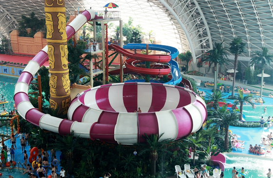 พื้นที่ชามน้ำเกมส์ Slide, สระว่ายน้ำไฟเบอร์กลาสสไลด์ 30mx72m ชั้นอวกาศ
