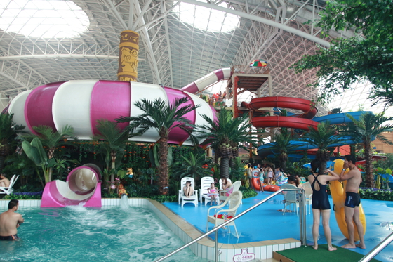 พื้นที่ชามน้ำเกมส์ Slide, สระว่ายน้ำไฟเบอร์กลาสสไลด์ 30mx72m ชั้นอวกาศ