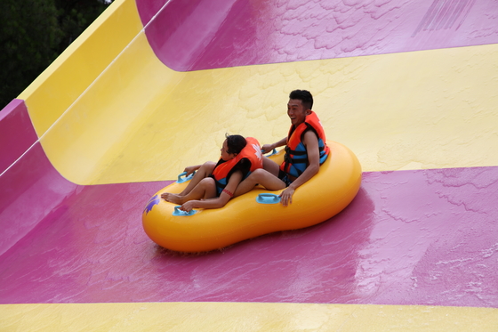 Outdoor Water Slides สวนสนุกบูมเมอแรงภาพนิ่งน้ำสำหรับ 2 ท่าน