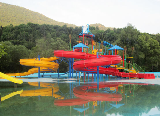 Medium Water Play Structure with Hand-laid Fiberglass Flume and Hot-dip Galvanized Steel Structure | Turnkey Support Water Park Equipment