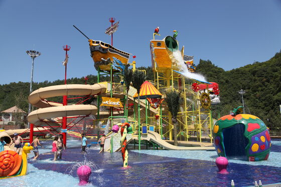Medium Water Play Structure with Hand-laid Fiberglass Flume and Hot-dip Galvanized Steel Structure for Turnkey Support