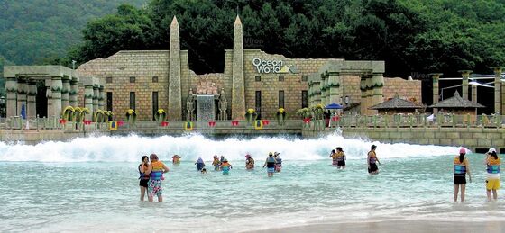 PLC Controlled Pneumatic Wave Pool with Hot-dip Galvanized Steel Structure and 10+ Wave Patterns